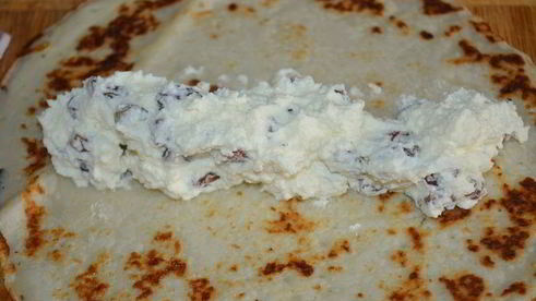 блинная ванильная улитка с творогом и изюмом