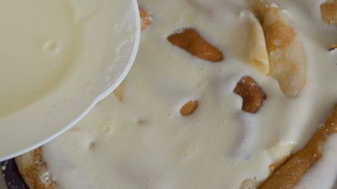 блинная ванильная улитка с творогом и изюмом