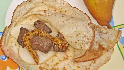 блины с куриной печенкой, грушей и горчицей