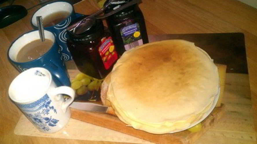 Рецепт блинов с ликером и черной смородиной