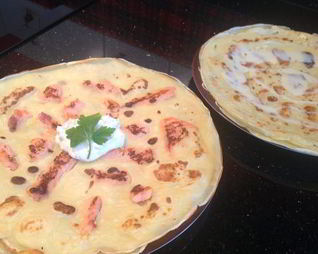 Блины с припеком с форелью и с яблоком