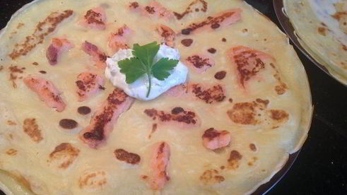 блины с припеком с форелью и с яблоком