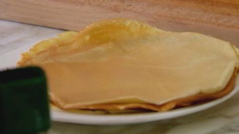 блины с сельдью, яйцами и укропом