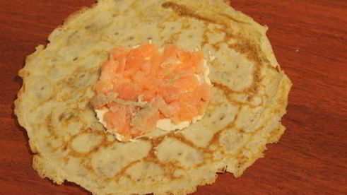 фаршированные блинчики с семгой и плавленным сыром