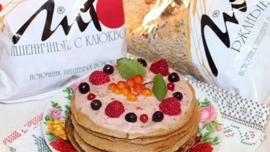 Рецепт нежных панкейков с фруктовым соусом