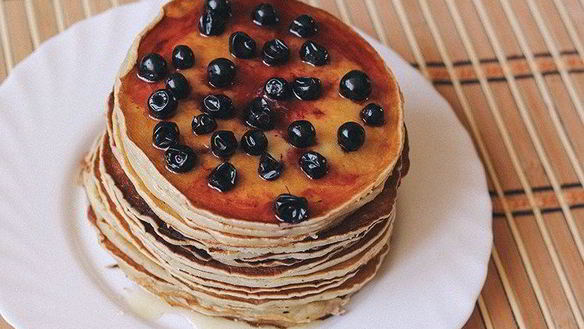 Рецепт Панкейка с медом и черникой