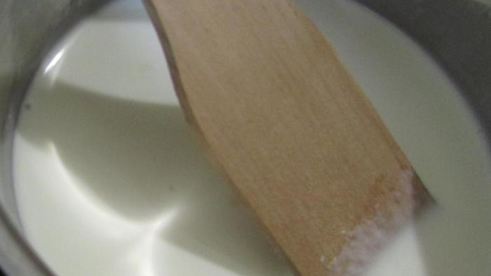 панкейки с пшенными хлопьями и ягодным соусом