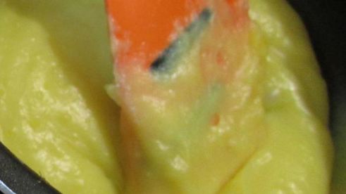 панкейки с пшенными хлопьями и ягодным соусом