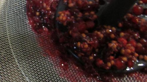 панкейки с пшенными хлопьями и ягодным соусом