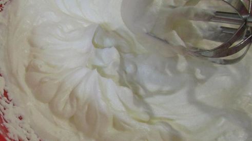 панкейки с пшенными хлопьями и ягодным соусом