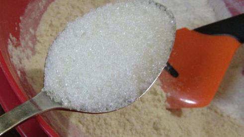 панкейки с пшенными хлопьями и ягодным соусом