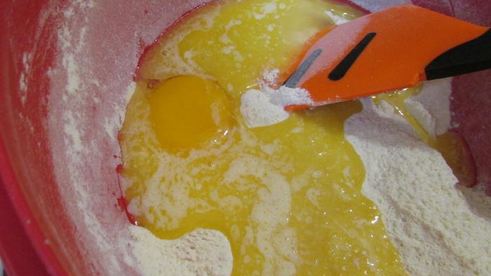 панкейки с пшенными хлопьями и ягодным соусом