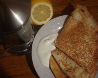 Тонкие блины со сметанкой