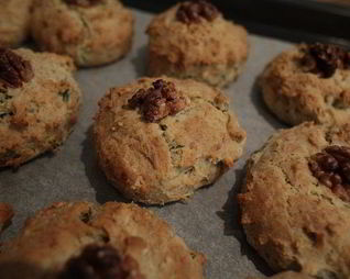 Английские булочки с грецкими орехами и сыром