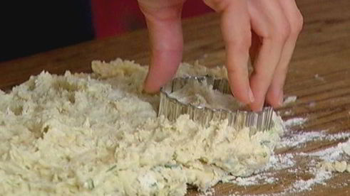 английские булочки с грецкими орехами и сыром