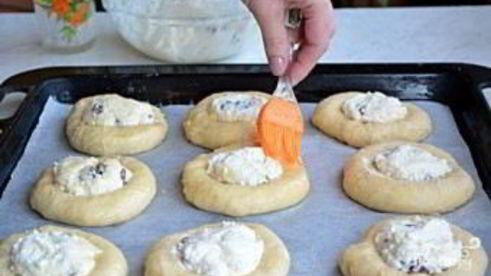 булочка с творогом