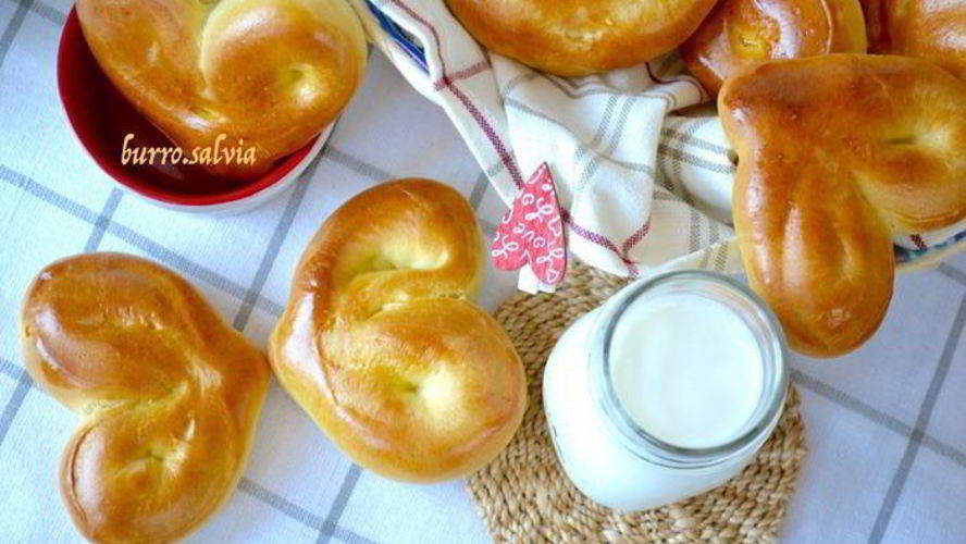 Рецепт булочек молочных сердечки