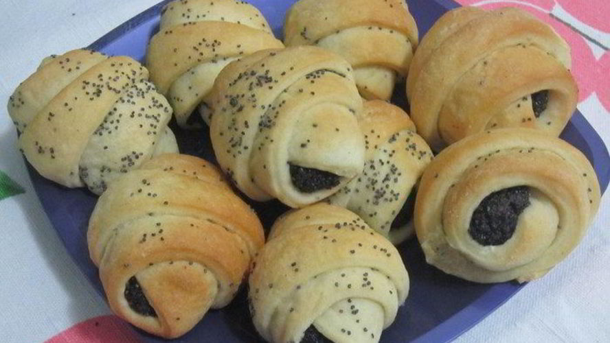 Рецепт булочек с черносливом и маком