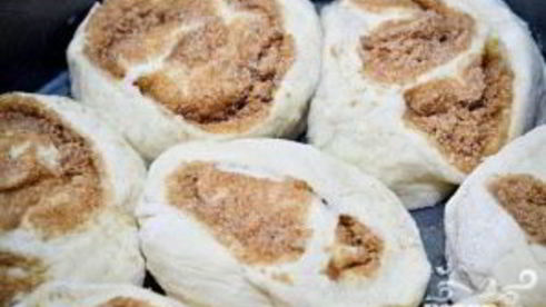 булочки с корицей и пахтой