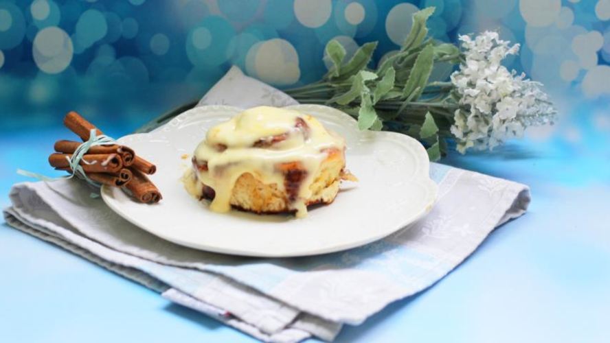 Рецепт булочек с корицей и сливочной заливкой синнабон