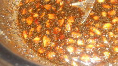 булочки с маком и орехами в карамели