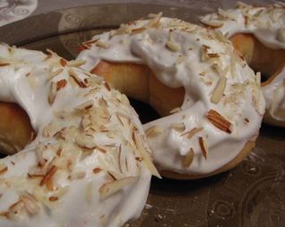 Булочки с марципаном