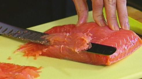 булочки с семгой и соусом из каперсов