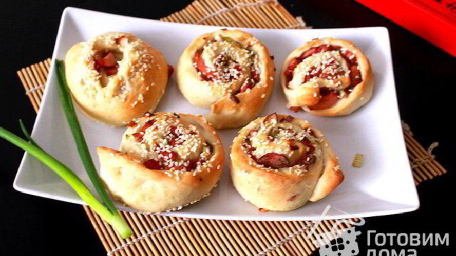 Рецепт булочек с сосиской