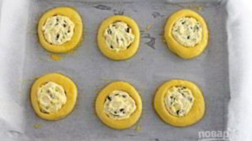 булочки с творогом и изюмом