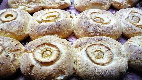 булочки с яблоками, грушей и пряностями