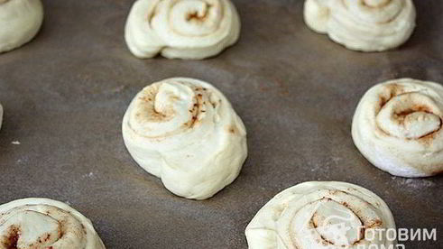 булочки-улитки с корицей и грецким орехом