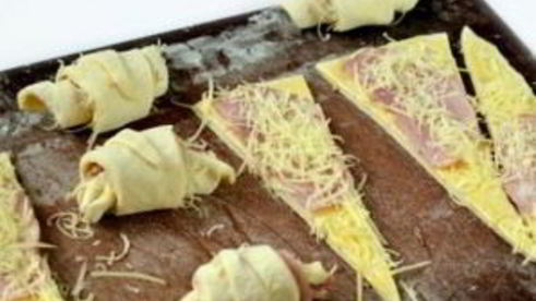 круассаны с сыром и ветчиной