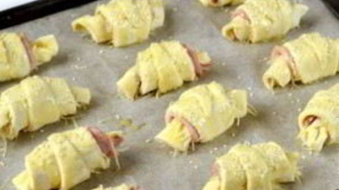 круассаны с сыром и ветчиной