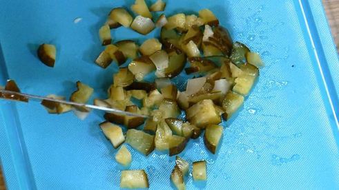 круассаны, запеченные с яйцами, сыром и ветчиной