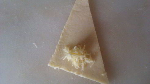 очень сырные булочки-рулетики