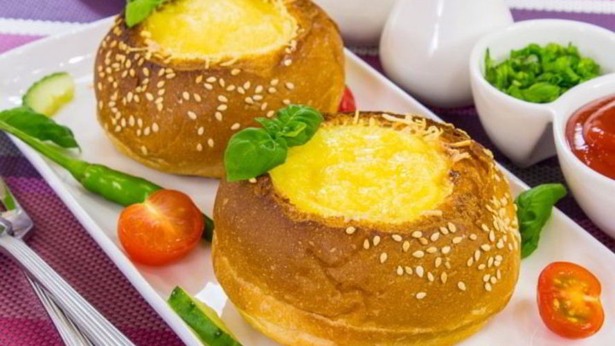 Рецепт овощей с яйцом, запеченные в булочке