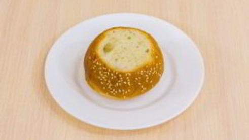 овощи с яйцом, запеченные в булочке