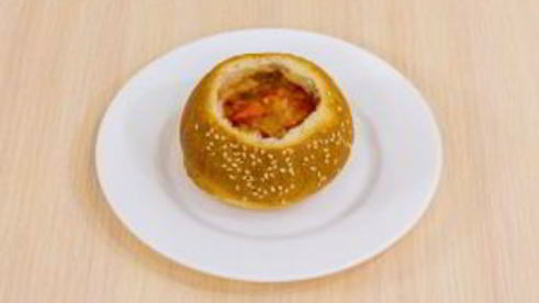 овощи с яйцом, запеченные в булочке