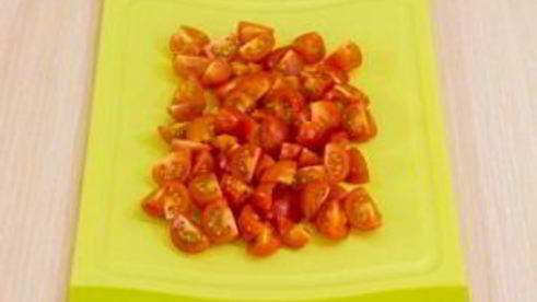 овощи с яйцом, запеченные в булочке