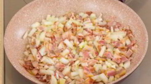 овощи с яйцом, запеченные в булочке