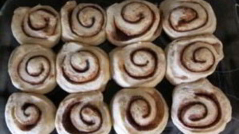 плюшки с корицей