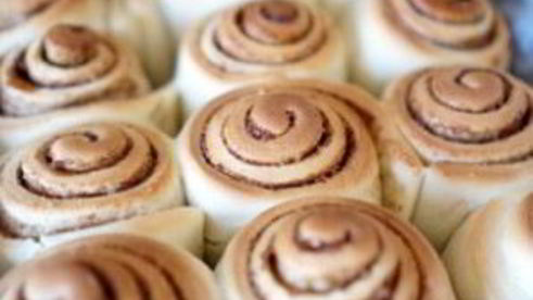 плюшки с корицей