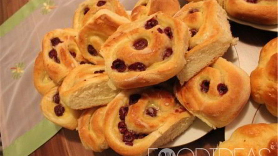Рецепт творожных булочек с вишней