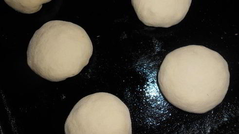 ванильно-маковые булочки с творогом и черникой