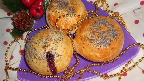 ванильно-маковые булочки с творогом и черникой
