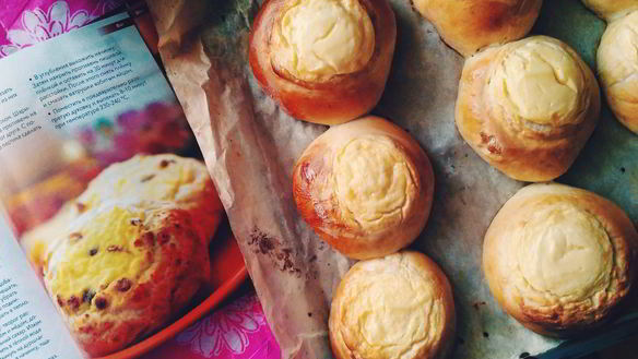 Рецепт Ватрушек из дрожжевого теста, мандаринов и сахара