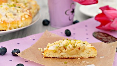 ватрушки с яблочной начинкой и штрейзелем