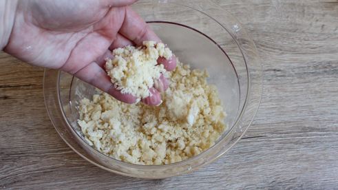 ватрушки с яблочной начинкой и штрейзелем