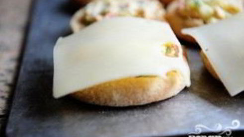 запеченные булочки с тунцом и сыром