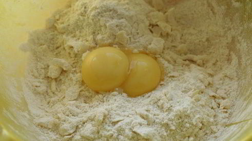 чизкейк с брусничным соусом